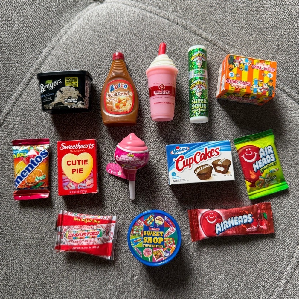 Candy / Snacks‎ Mini Brands